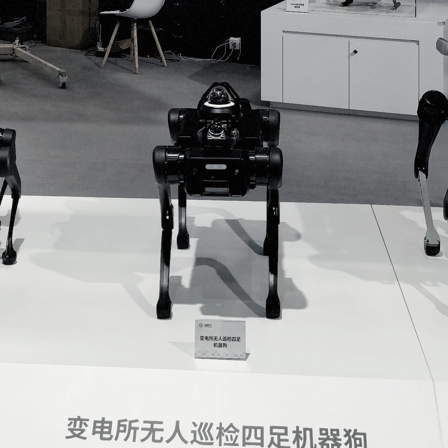 入选央企“十二时辰”展区，光格科技四足巡检机器人亮相2026世界机器人大会